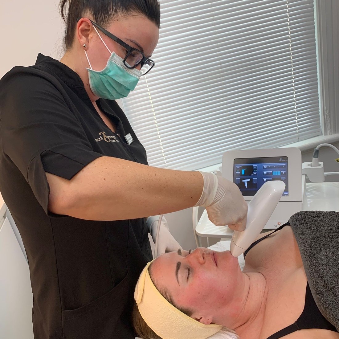 Carla performing a treatment at Smooth Synergy